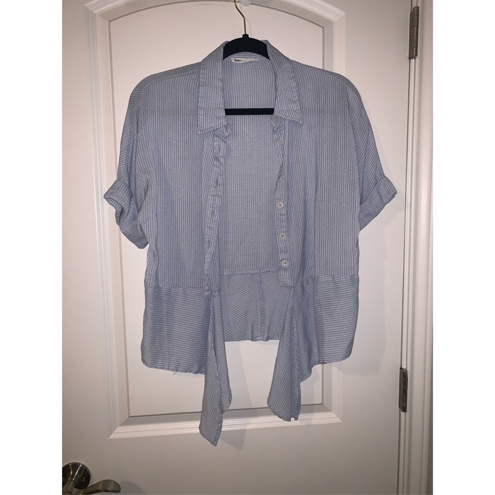 Women’s casual button up shirt with tie